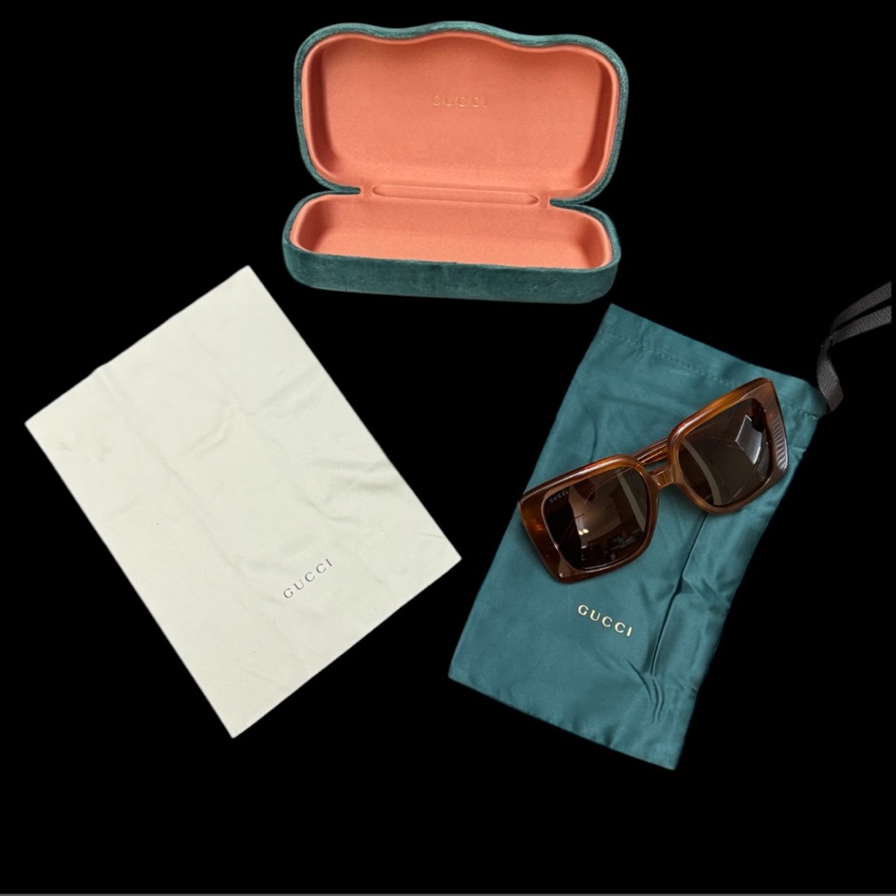 Gucci NWOT Oversized Sunglasses with Case